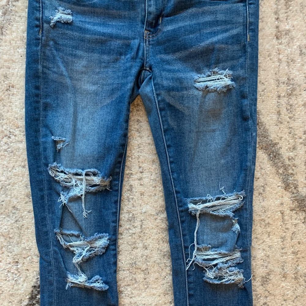 American Eagle - Distressed super super stretch jegging. Size 4